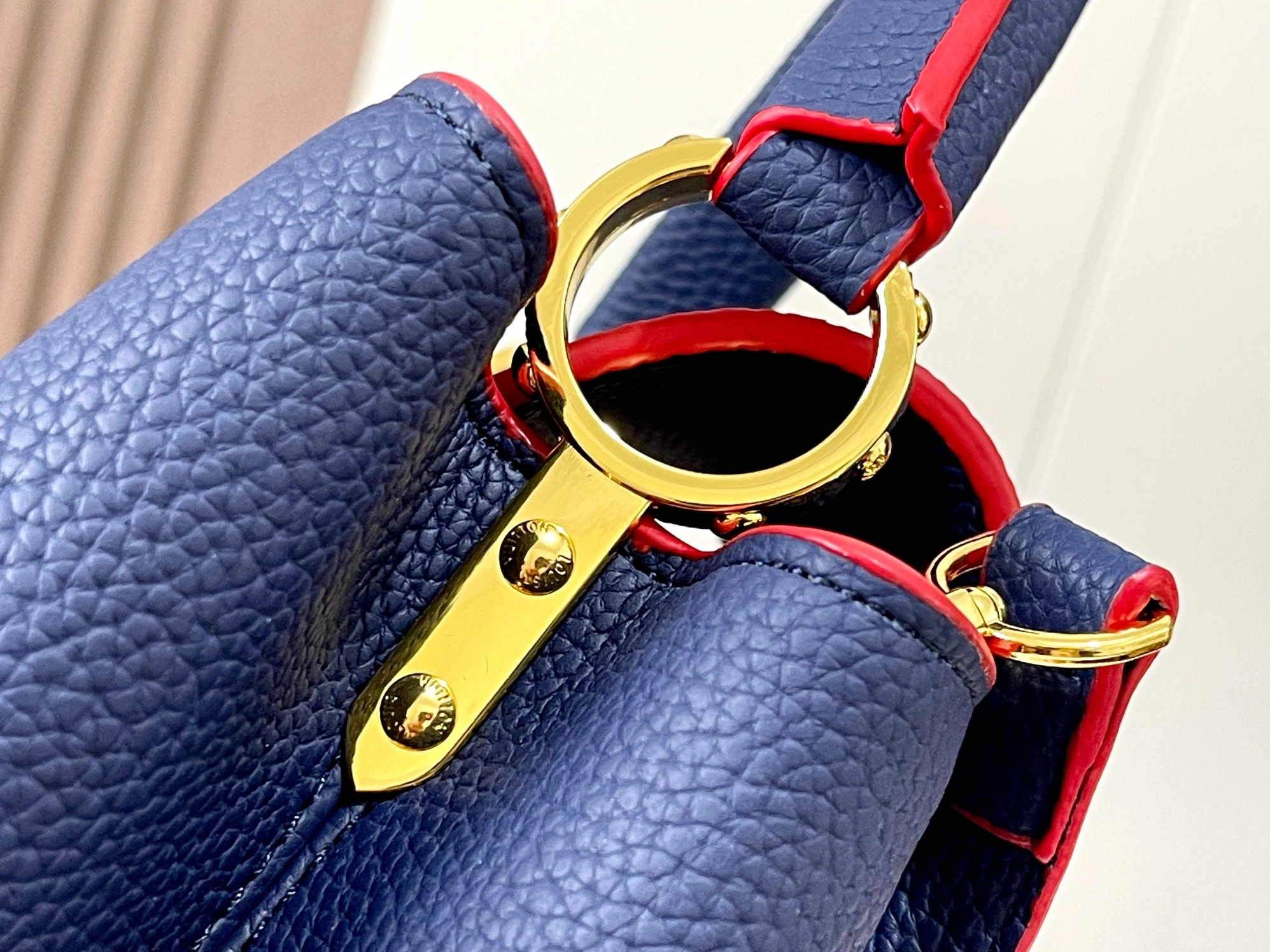 Louis Vuitton AAA Quality Messenger Bags For Women Vibrant 183