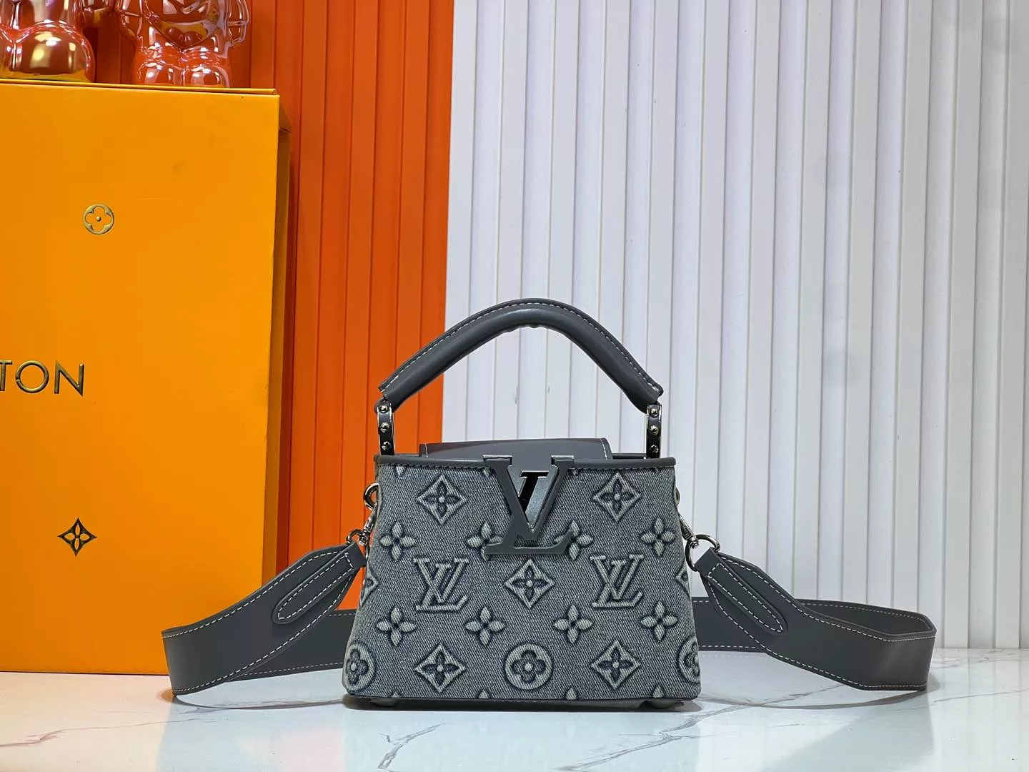 Louis Vuitton AAA Quality Messenger Bags For Women Vibrant 214