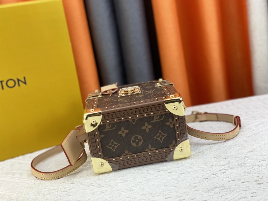 Louis Vuitton AAA Quality Messenger Bags For Women WellDesigned 1252
