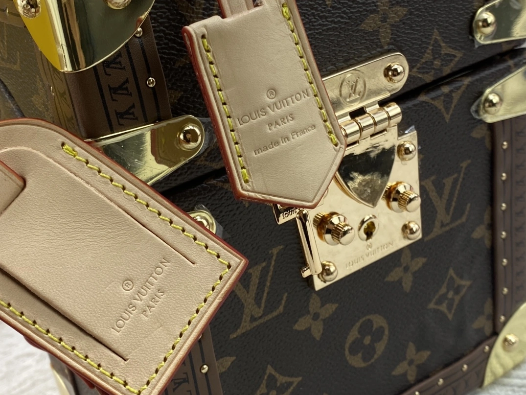 Louis Vuitton AAA Quality Messenger Bags For Women WellDesigned 1252