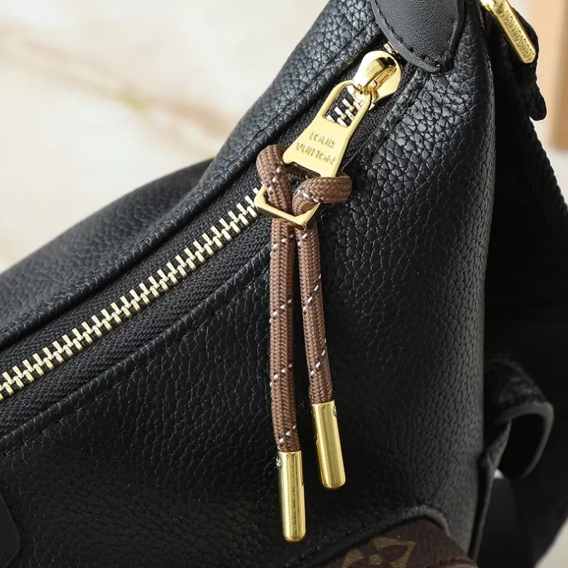 Louis Vuitton AAA Quality Messenger Bags For Women WellDesigned 8273