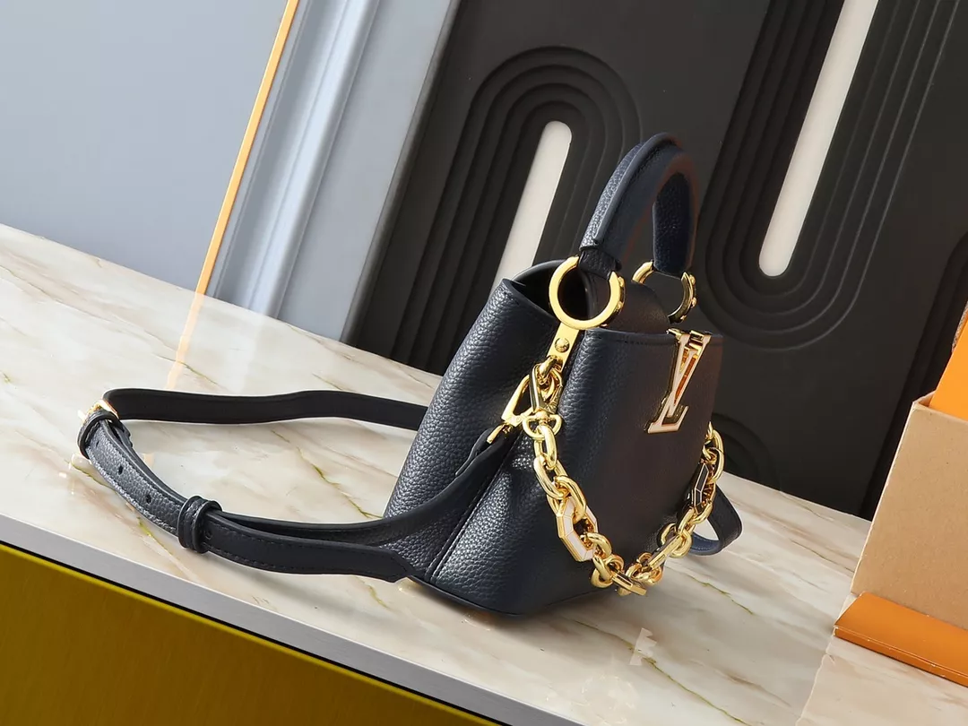 Louis Vuitton AAA Quality Messenger Bags In Navy For Women Flexible 2276
