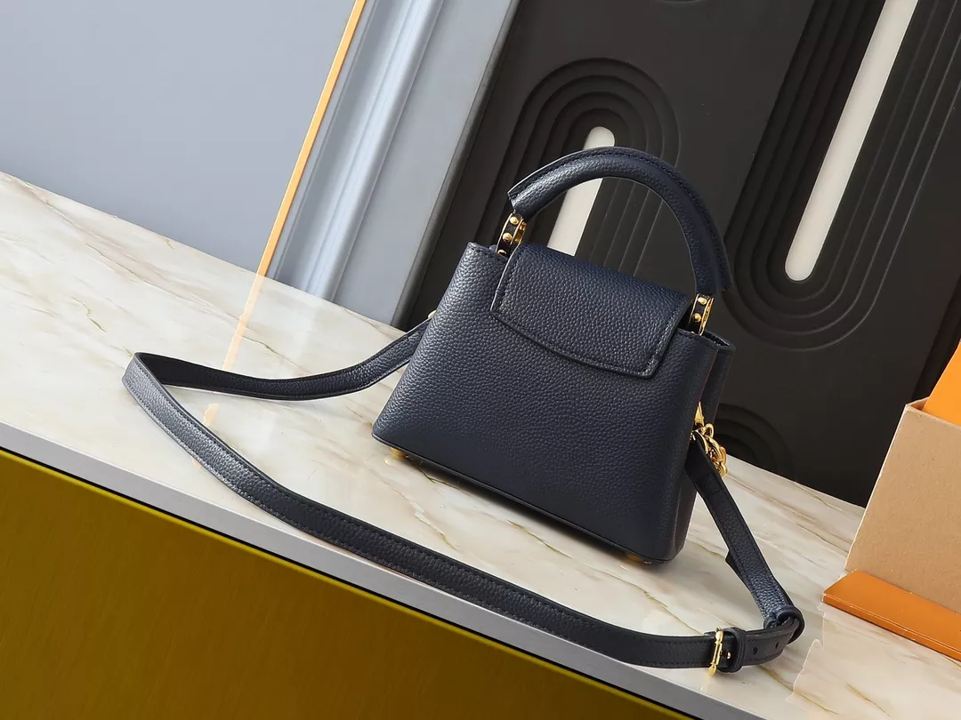 Louis Vuitton AAA Quality Messenger Bags In Navy For Women Flexible 2276