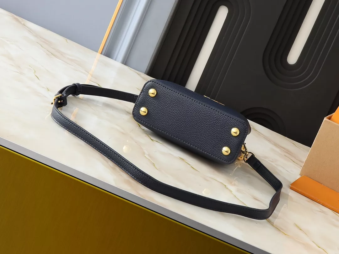 Louis Vuitton AAA Quality Messenger Bags In Navy For Women Flexible 2276