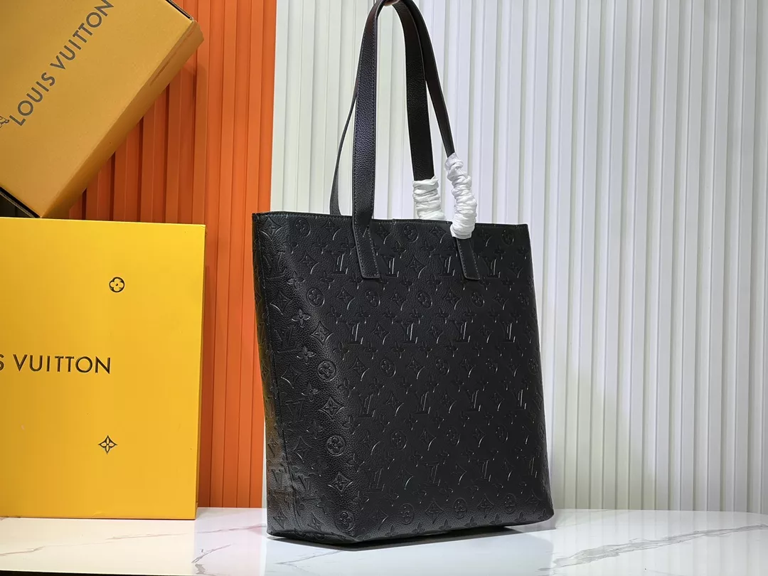 Louis Vuitton AAA Quality Shoulder Bags For Unisex BestValue 9556