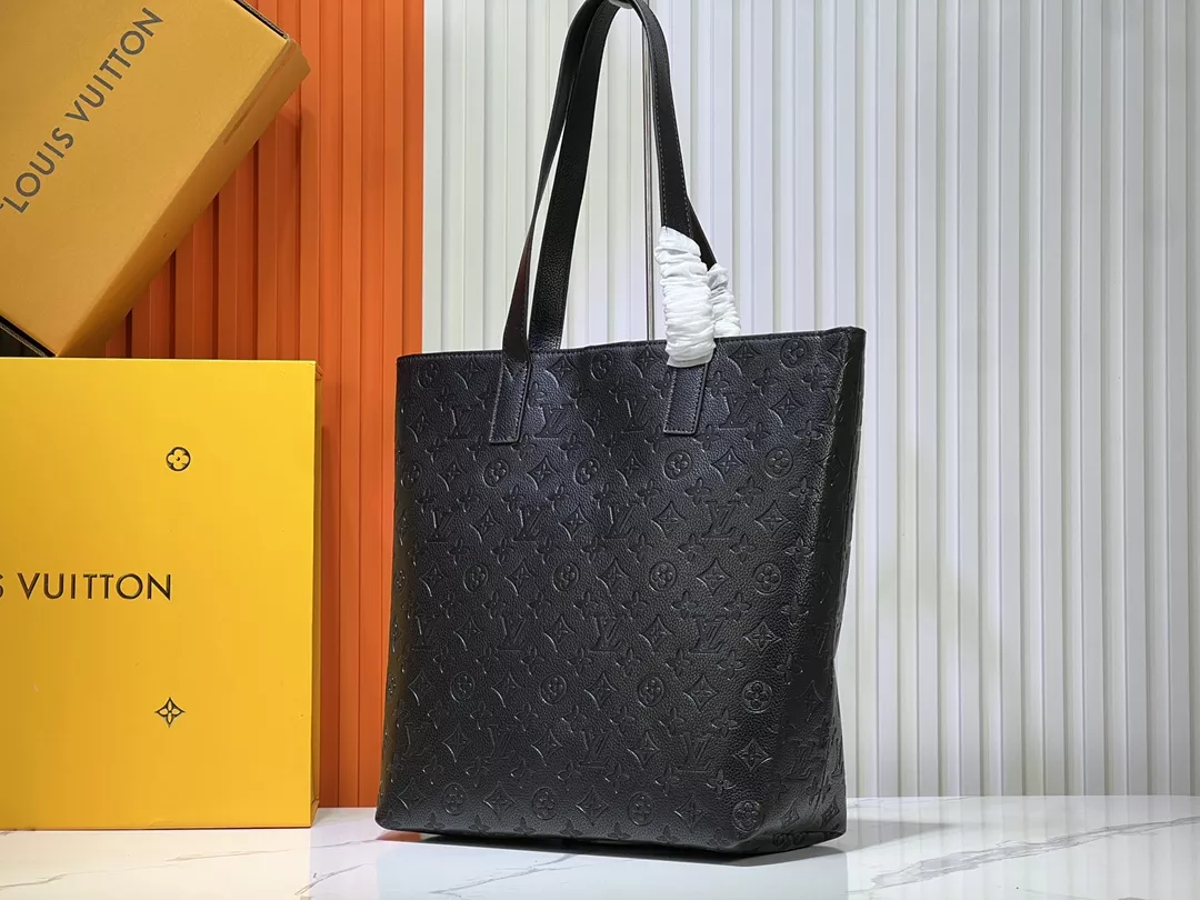 Louis Vuitton AAA Quality Shoulder Bags For Unisex BestValue 9556