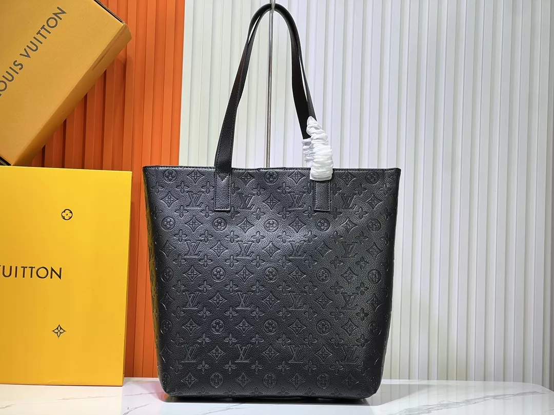 Louis Vuitton AAA Quality Shoulder Bags For Unisex BestValue 9556