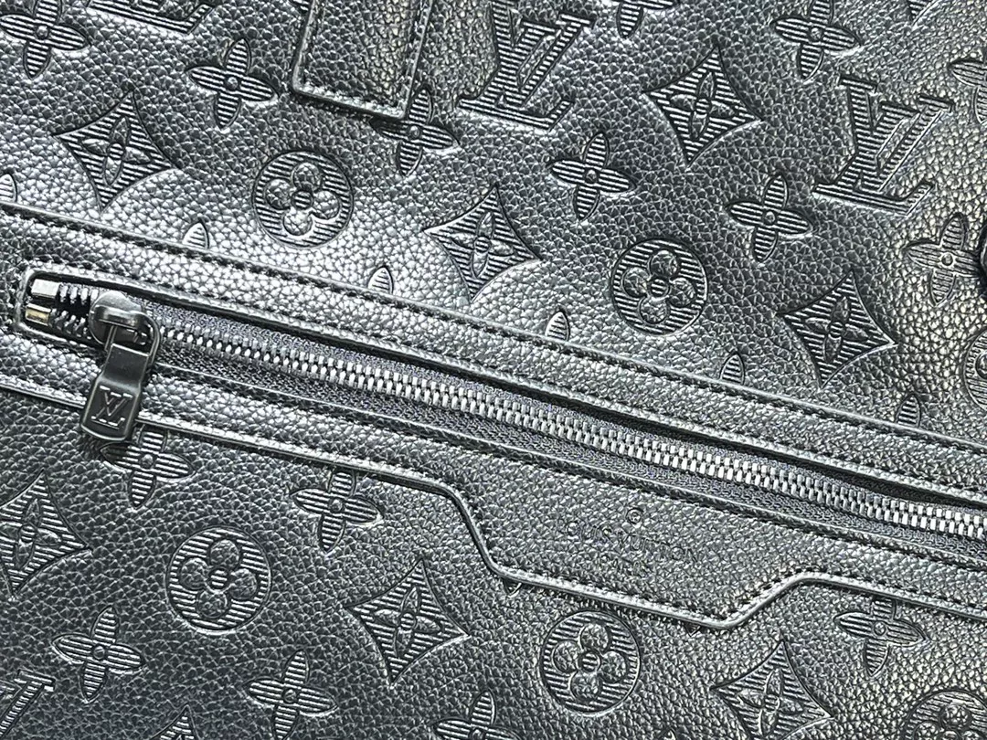 Louis Vuitton AAA Quality Shoulder Bags For Unisex BestValue 9556