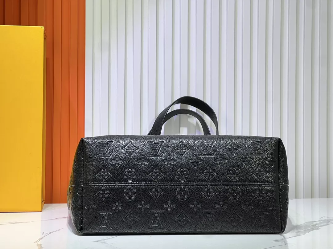 Louis Vuitton AAA Quality Shoulder Bags For Unisex BestValue 9556