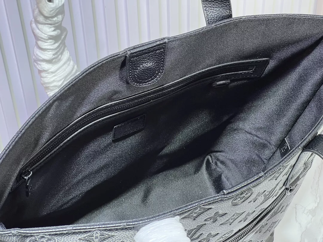 Louis Vuitton AAA Quality Shoulder Bags For Unisex BestValue 9556