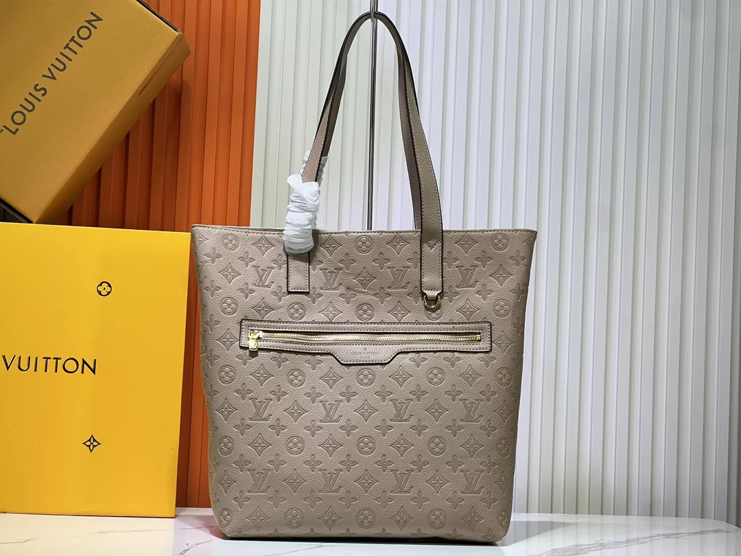 Louis Vuitton AAA Quality Shoulder Bags For Unisex DailyWear 5635
