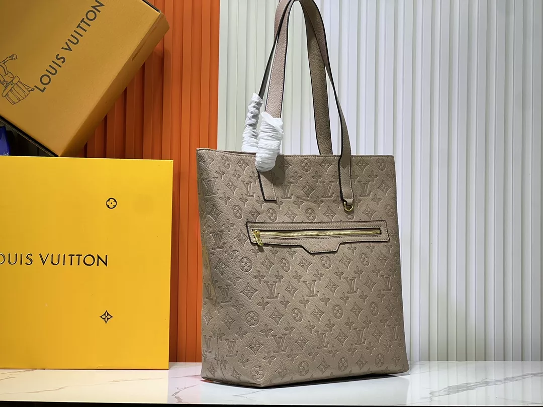 Louis Vuitton AAA Quality Shoulder Bags For Unisex DailyWear 5635