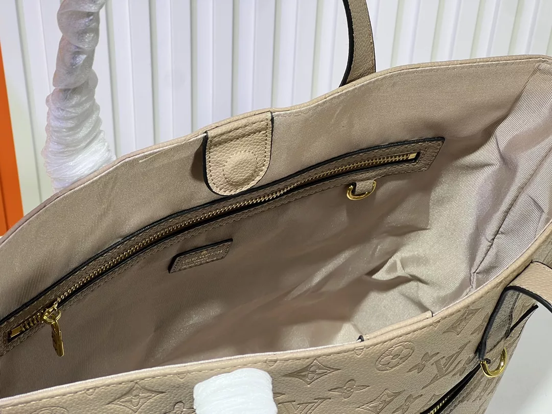 Louis Vuitton AAA Quality Shoulder Bags For Unisex DailyWear 5635