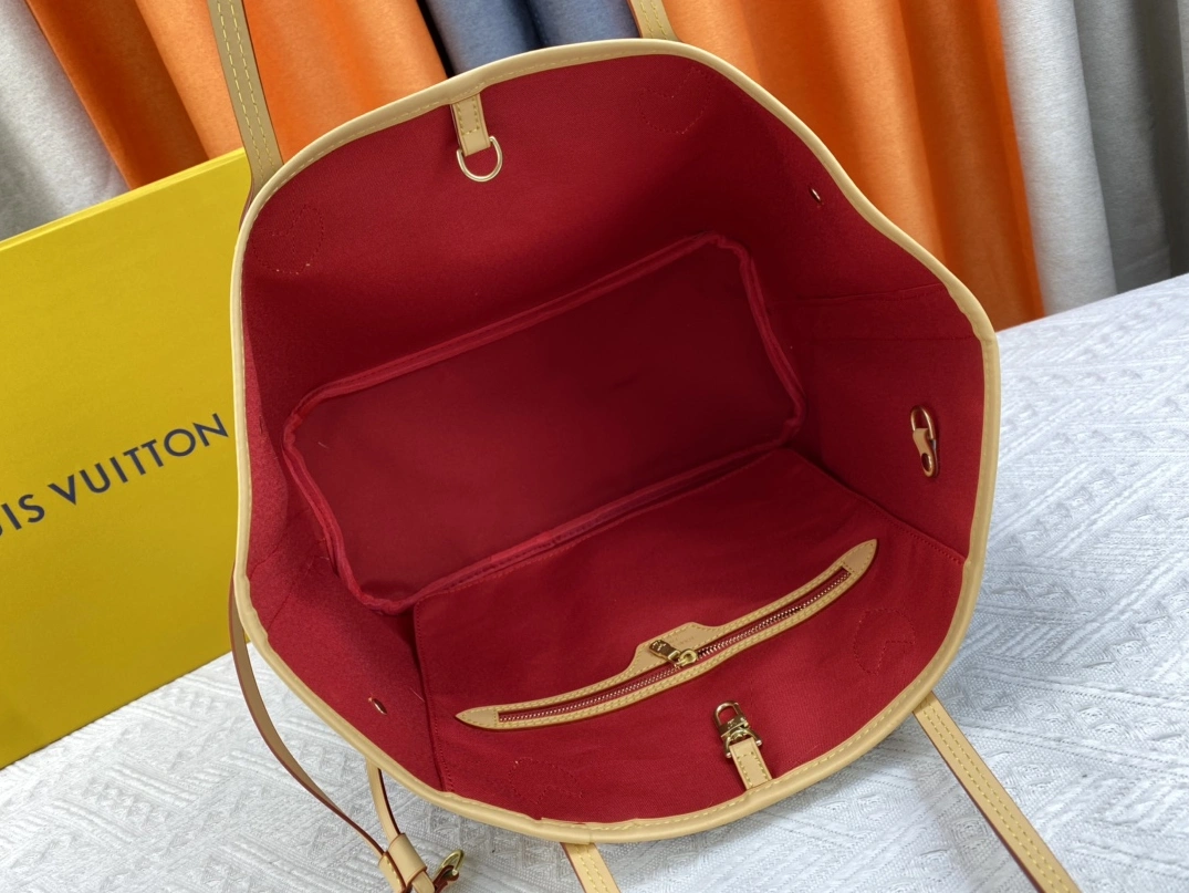 Louis Vuitton AAA Quality Shoulder Bags For Unisex Trendsetting 581