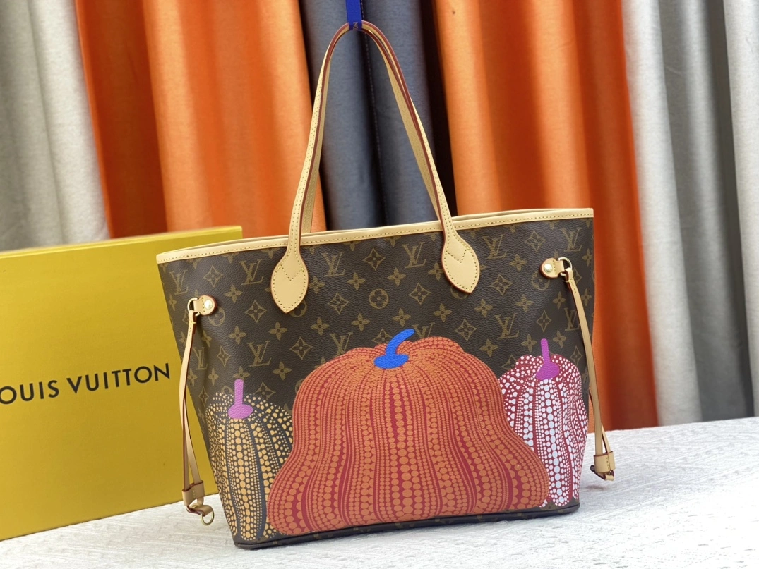 Louis Vuitton AAA Quality Shoulder Bags For Unisex Unique 8263