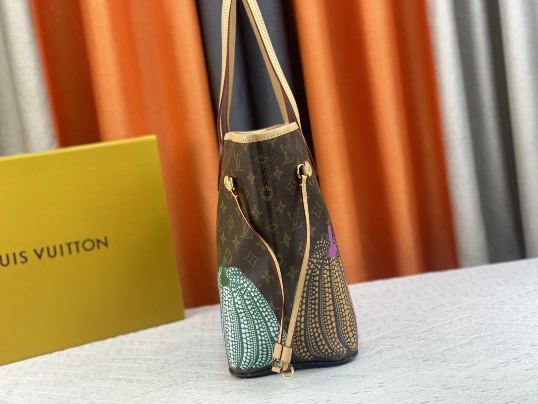 Louis Vuitton AAA Quality Shoulder Bags For Unisex Unique 8263