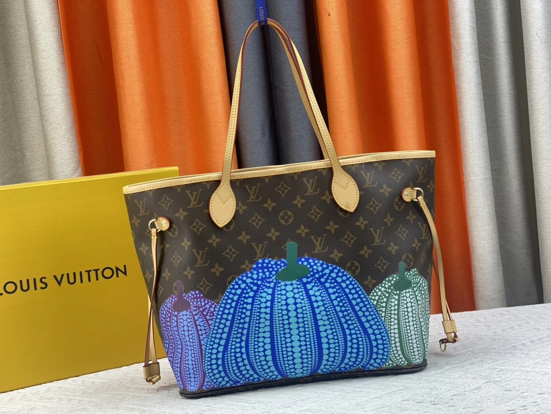 Louis Vuitton AAA Quality Shoulder Bags For Unisex Unique 8263