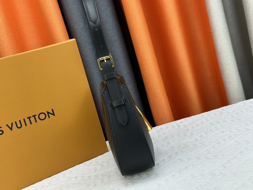 Louis Vuitton AAA Quality Shoulder Bags For Women Affordable 4192