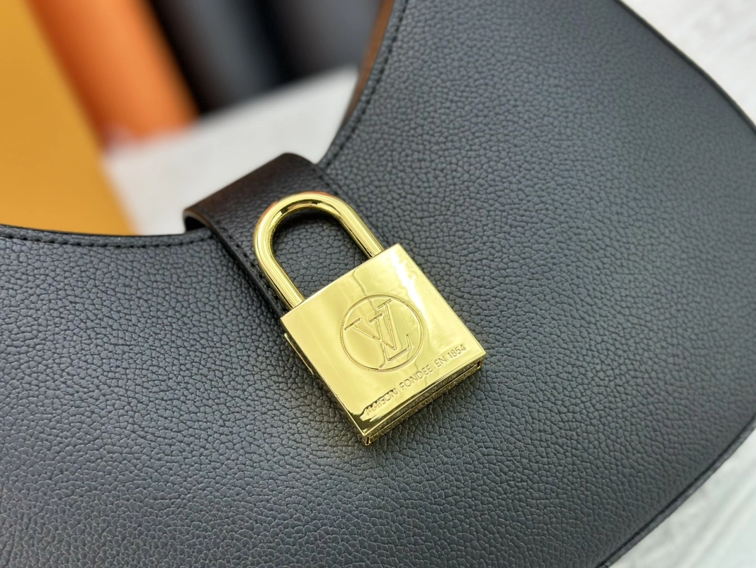Louis Vuitton AAA Quality Shoulder Bags For Women Affordable 4192