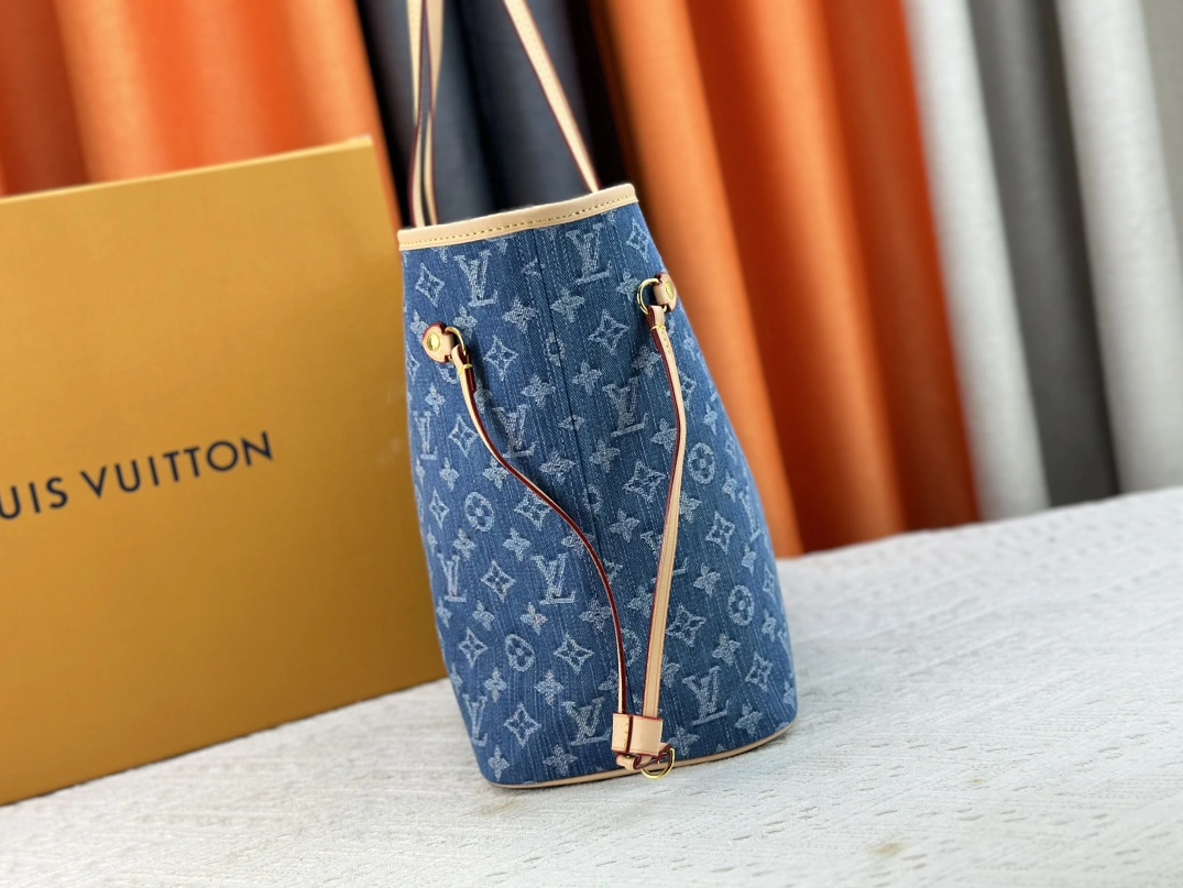 Louis Vuitton AAA Quality Shoulder Bags For Women AllSeason 4755