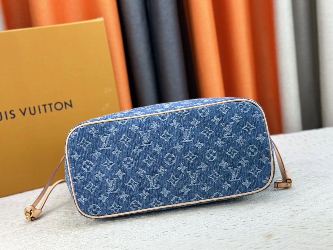 Louis Vuitton AAA Quality Shoulder Bags For Women AllSeason 4755