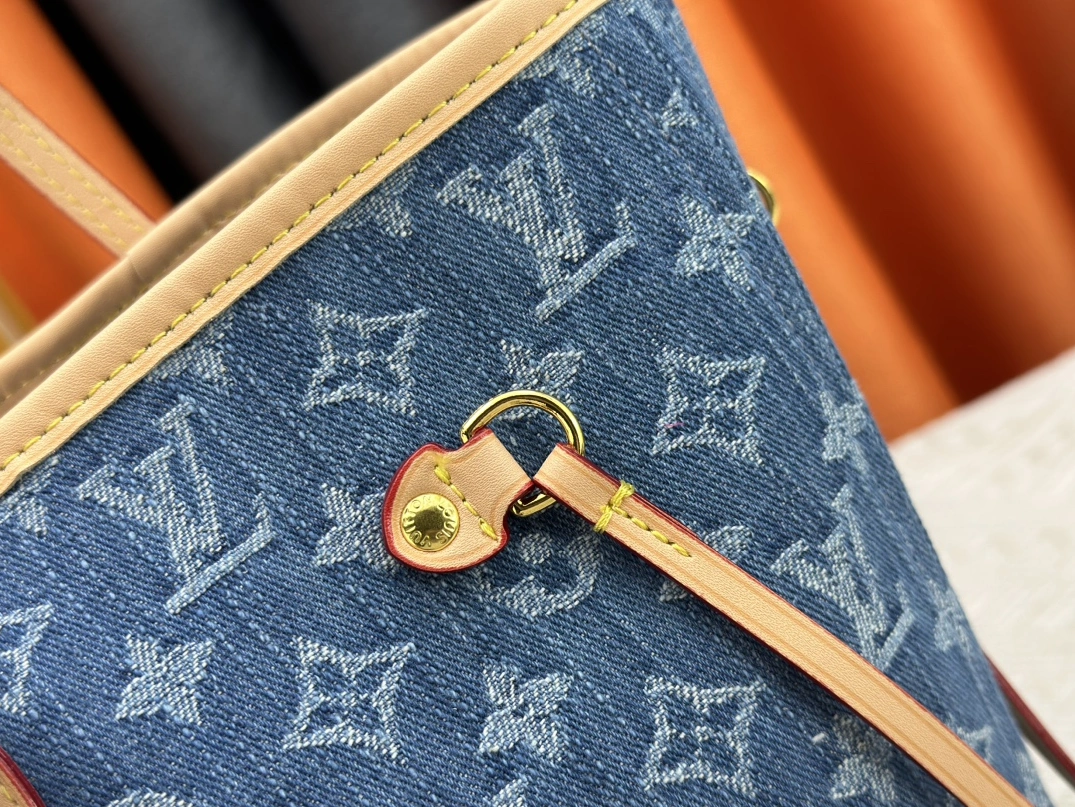 Louis Vuitton AAA Quality Shoulder Bags For Women AllSeason 4755