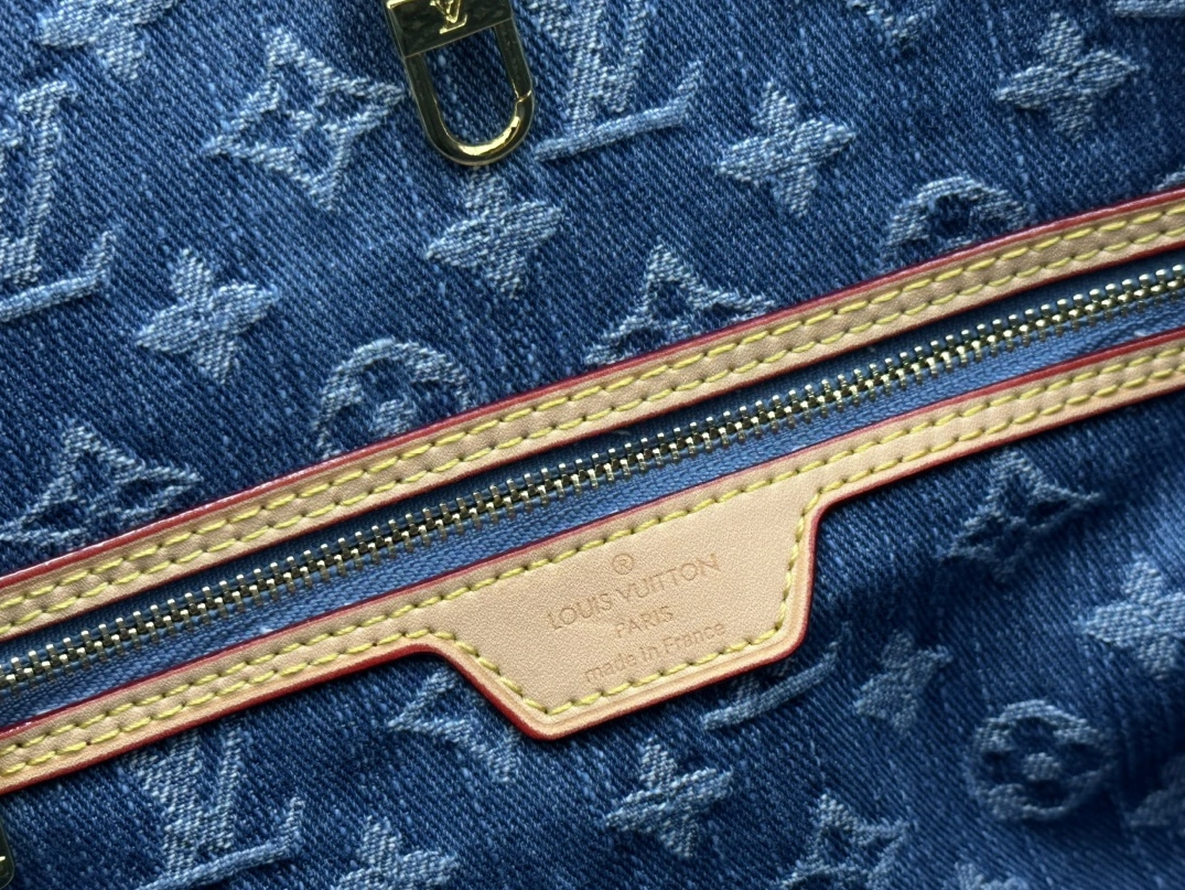 Louis Vuitton AAA Quality Shoulder Bags For Women AllSeason 4755