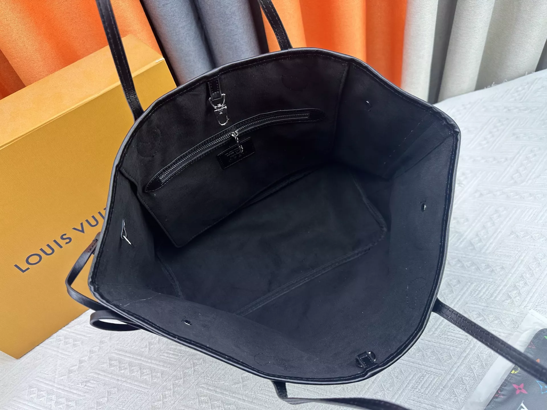 Louis Vuitton AAA Quality Shoulder Bags For Women AllSeason 5318