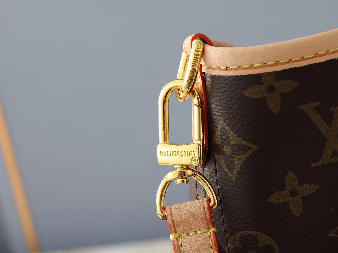 Louis Vuitton AAA Quality Shoulder Bags For Women AllSeason 9406