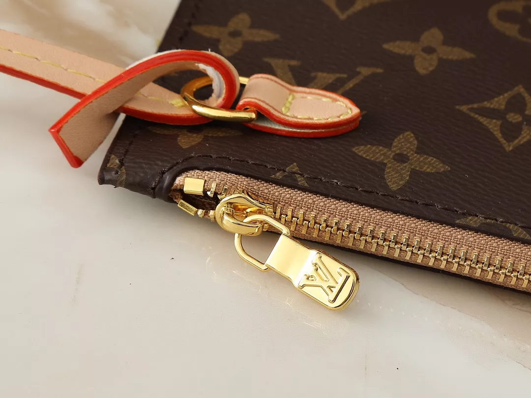 Louis Vuitton AAA Quality Shoulder Bags For Women AllSeason 9406