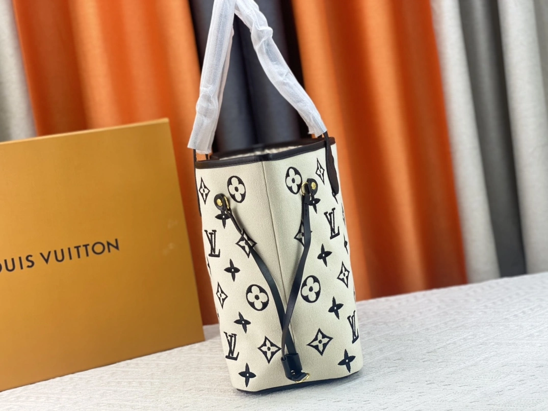 Louis Vuitton AAA Quality Shoulder Bags For Women BestValue 3857