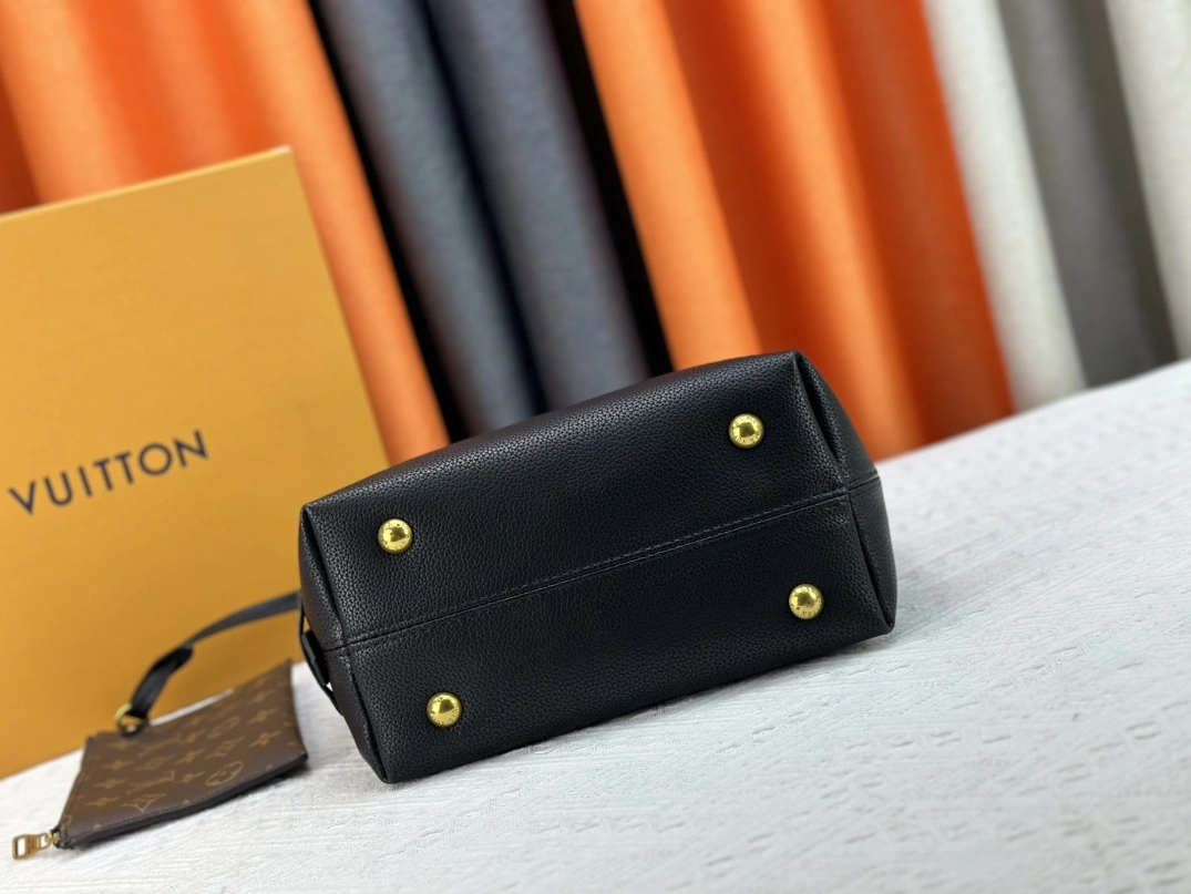 Louis Vuitton AAA Quality Shoulder Bags For Women BestValue 7558