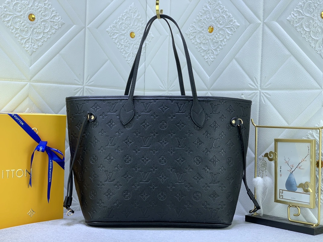 Louis Vuitton AAA Quality Shoulder Bags For Women Bold 195
