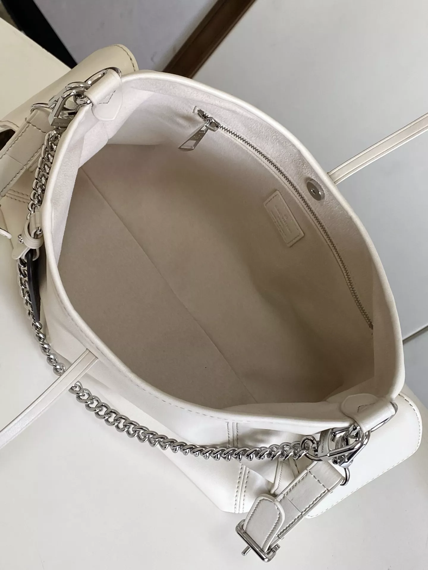 Louis Vuitton AAA Quality Shoulder Bags For Women Bold 7225