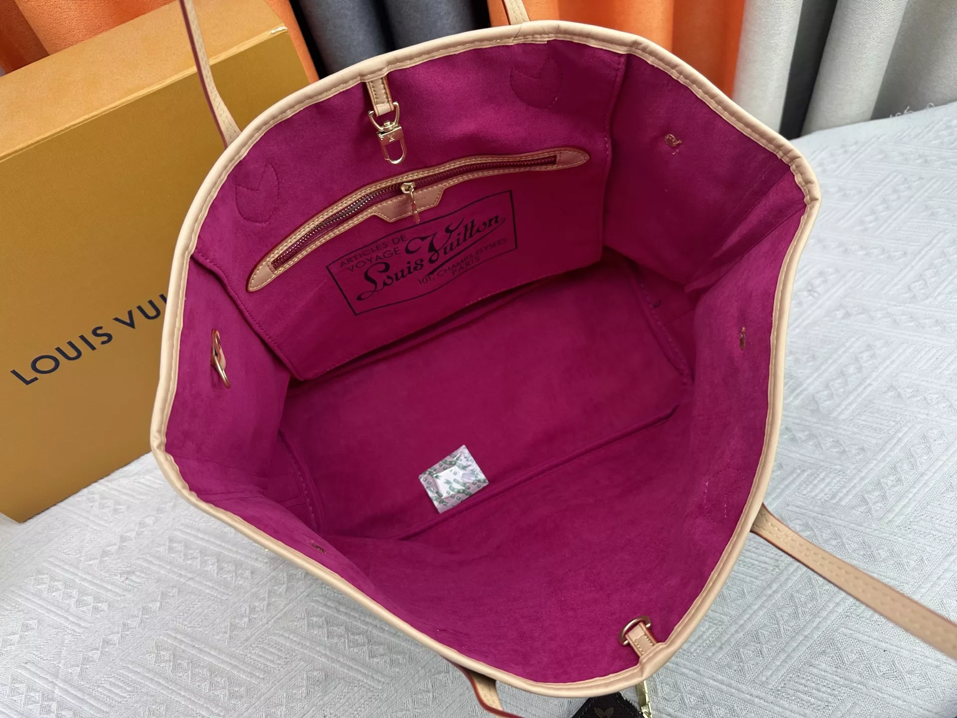 Louis Vuitton AAA Quality Shoulder Bags For Women Bold 8790