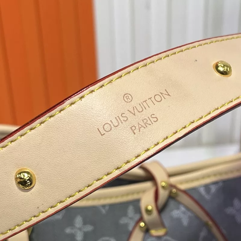 Louis Vuitton AAA Quality Shoulder Bags For Women Breathable 2622