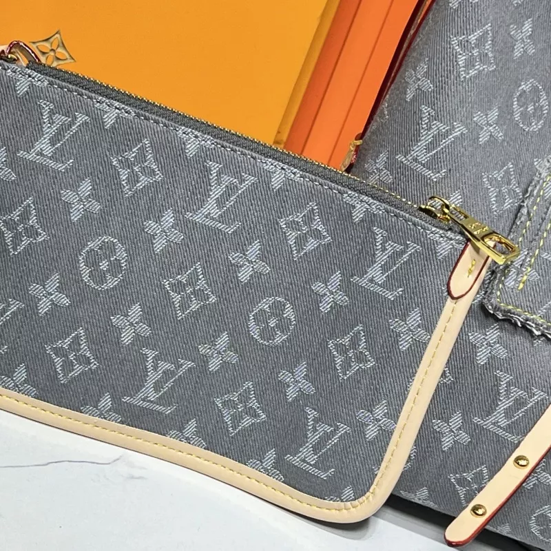 Louis Vuitton AAA Quality Shoulder Bags For Women Breathable 2622