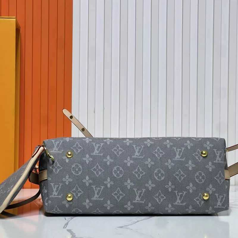Louis Vuitton AAA Quality Shoulder Bags For Women Breathable 2622
