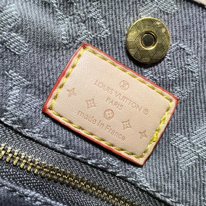 Louis Vuitton AAA Quality Shoulder Bags For Women Breathable 2622