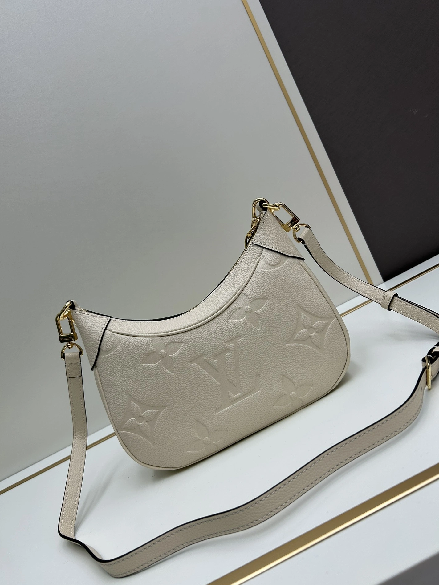 Louis Vuitton AAA Quality Shoulder Bags For Women Bright 7822