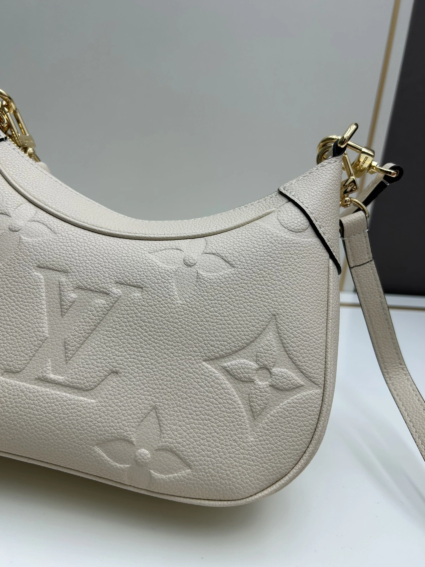 Louis Vuitton AAA Quality Shoulder Bags For Women Bright 7822
