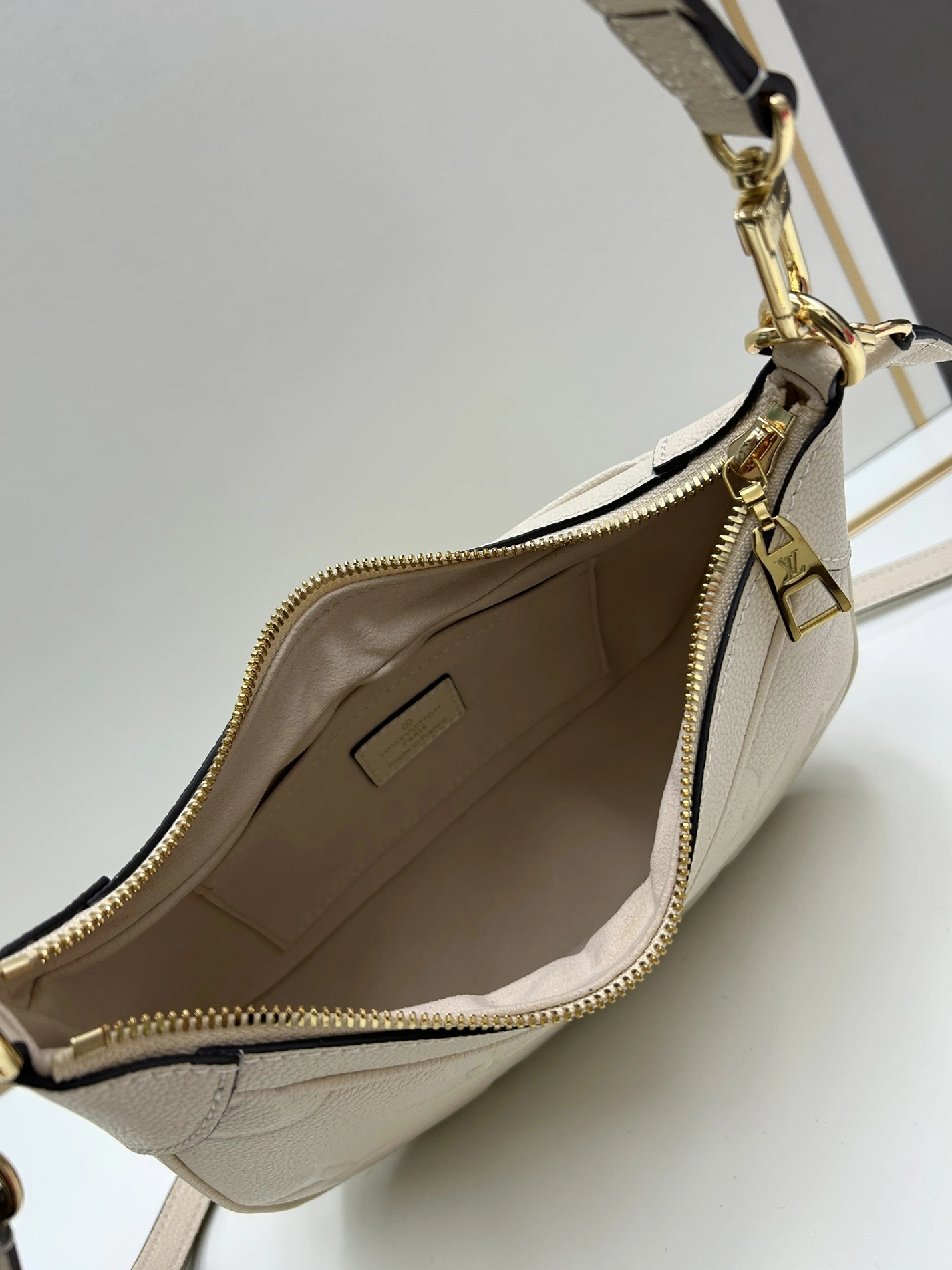 Louis Vuitton AAA Quality Shoulder Bags For Women Bright 7822