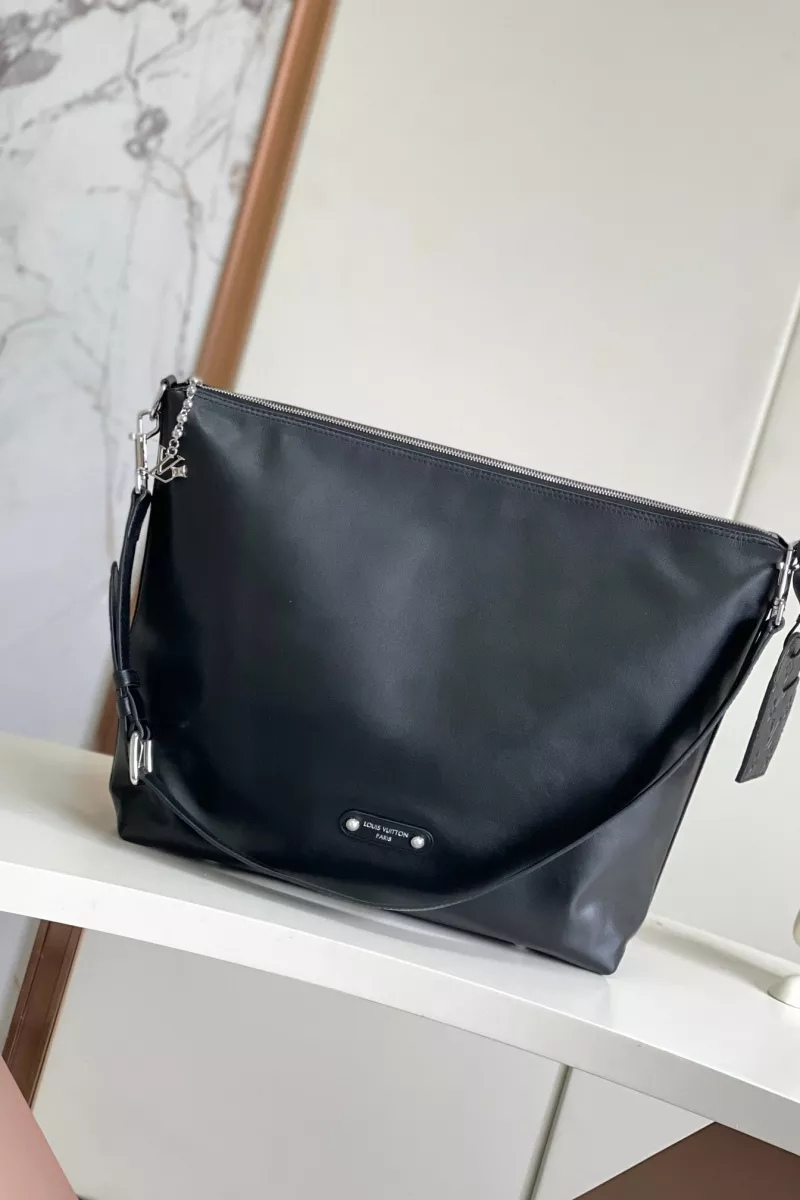 Louis Vuitton AAA Quality Shoulder Bags For Women Classic 9530