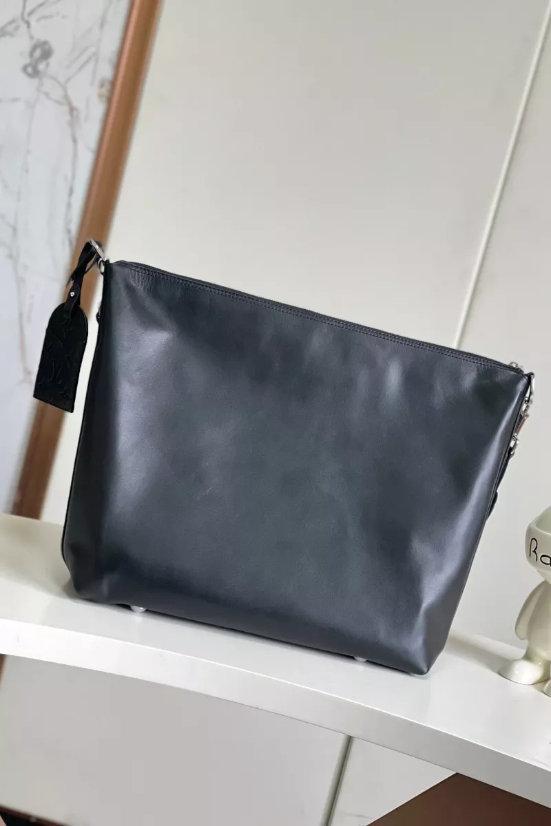 Louis Vuitton AAA Quality Shoulder Bags For Women Classic 9530