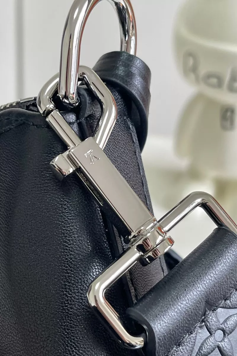 Louis Vuitton AAA Quality Shoulder Bags For Women Classic 9530
