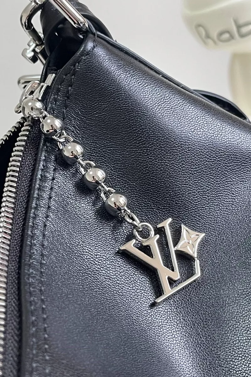 Louis Vuitton AAA Quality Shoulder Bags For Women Classic 9530