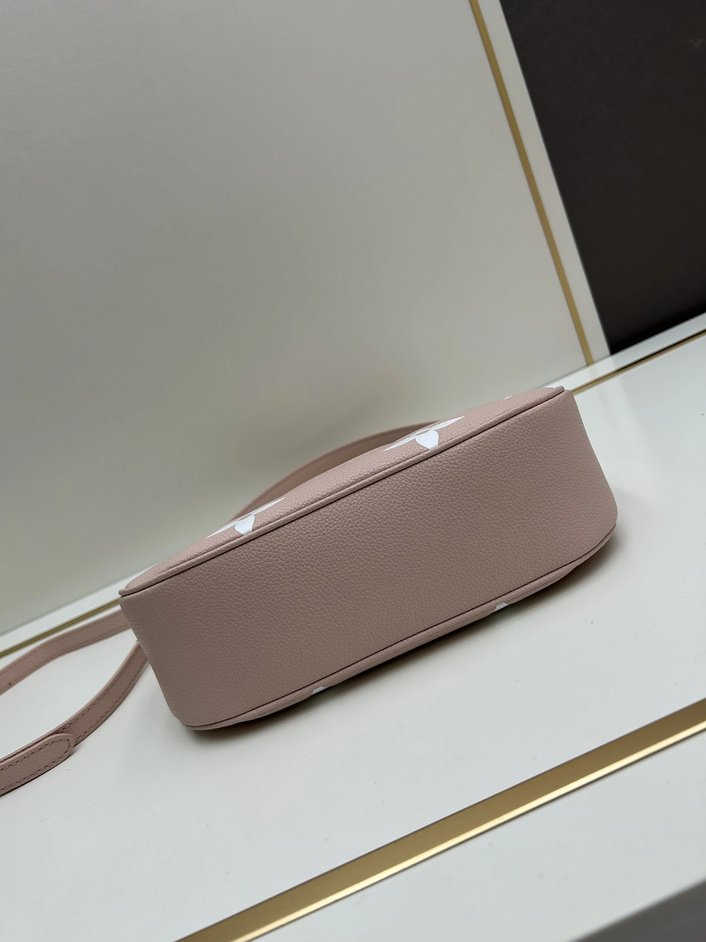 Louis Vuitton AAA Quality Shoulder Bags For Women Comfortable 2637