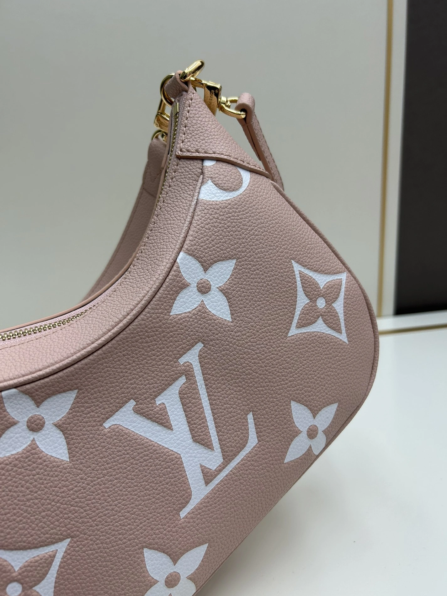 Louis Vuitton AAA Quality Shoulder Bags For Women Comfortable 2637
