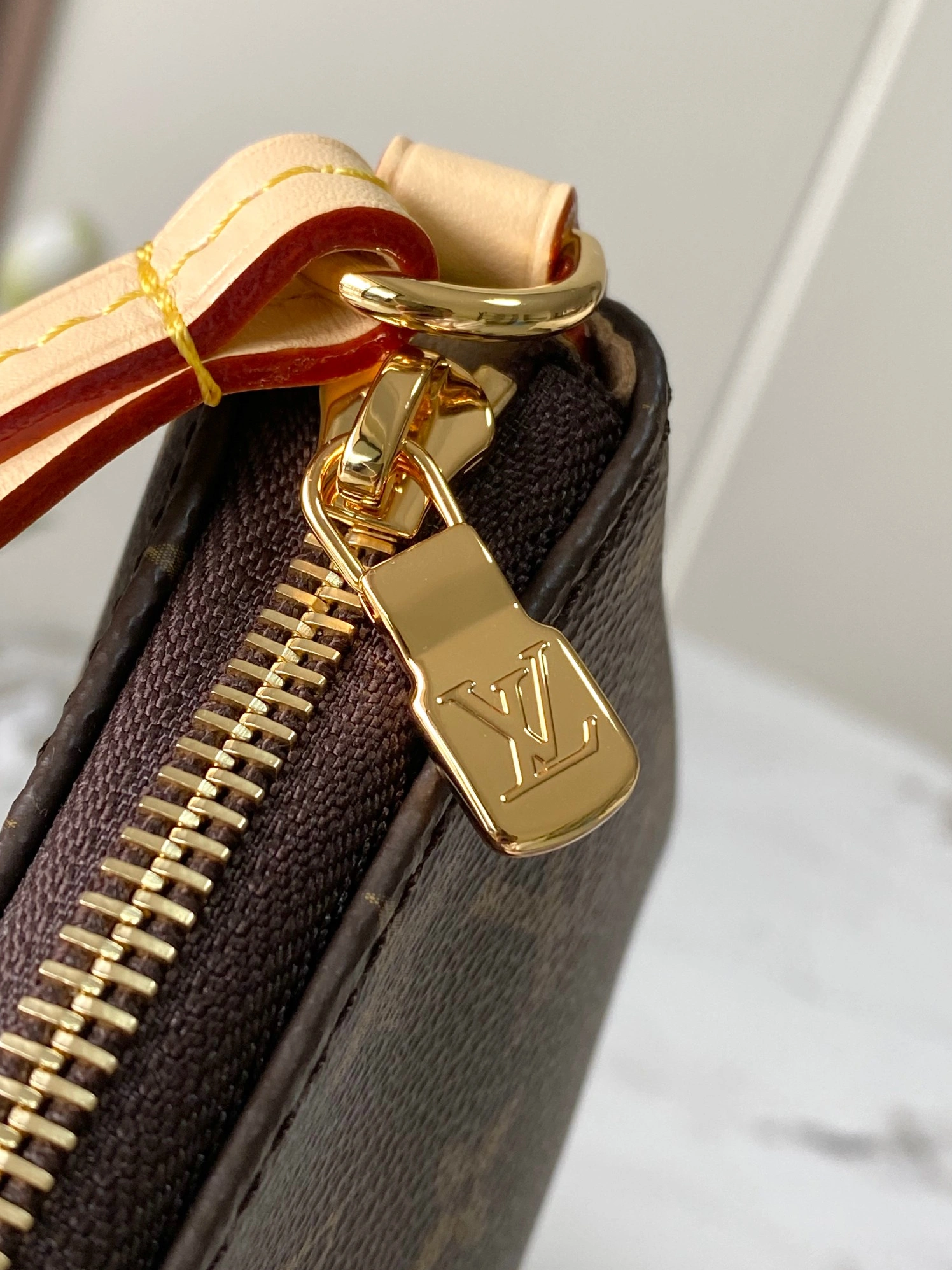 Louis Vuitton AAA Quality Shoulder Bags For Women Comfortable 2942