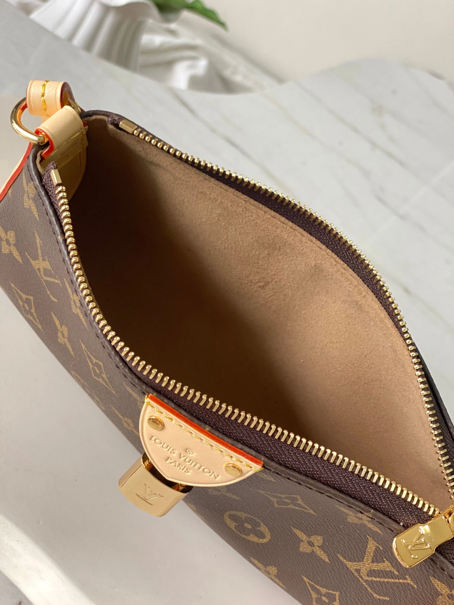 Louis Vuitton AAA Quality Shoulder Bags For Women Comfortable 2942